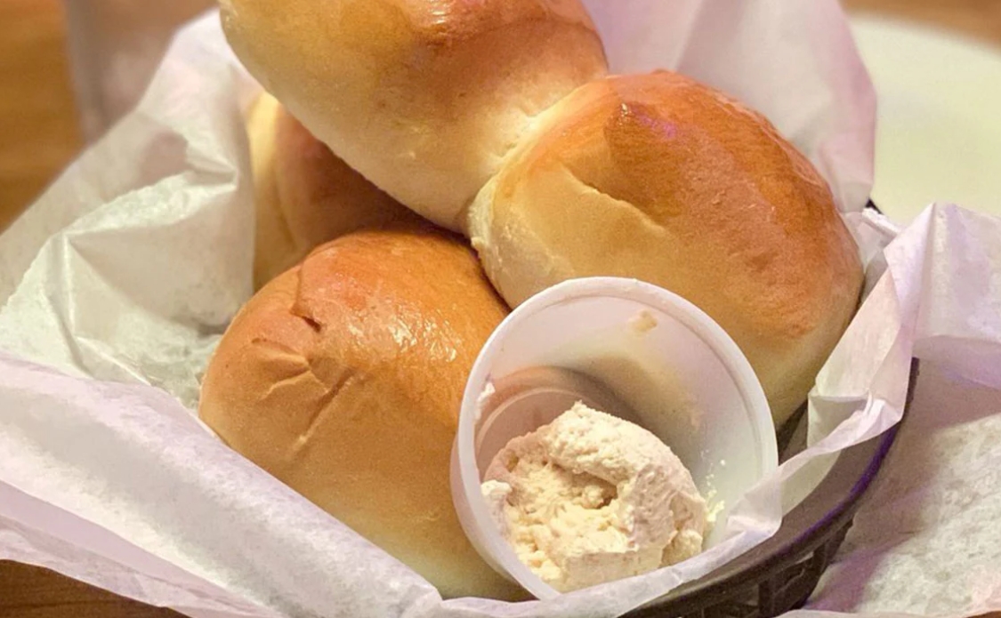 6 Restaurant Chains That Bake Their Own Fresh Bread—Instead of Using Frozen